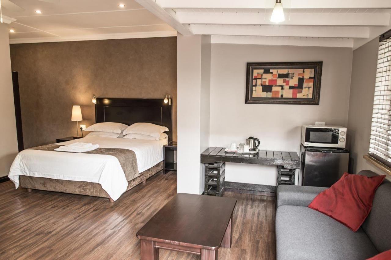 Ruth Avenue Guest House Эденвейл Экстерьер фото