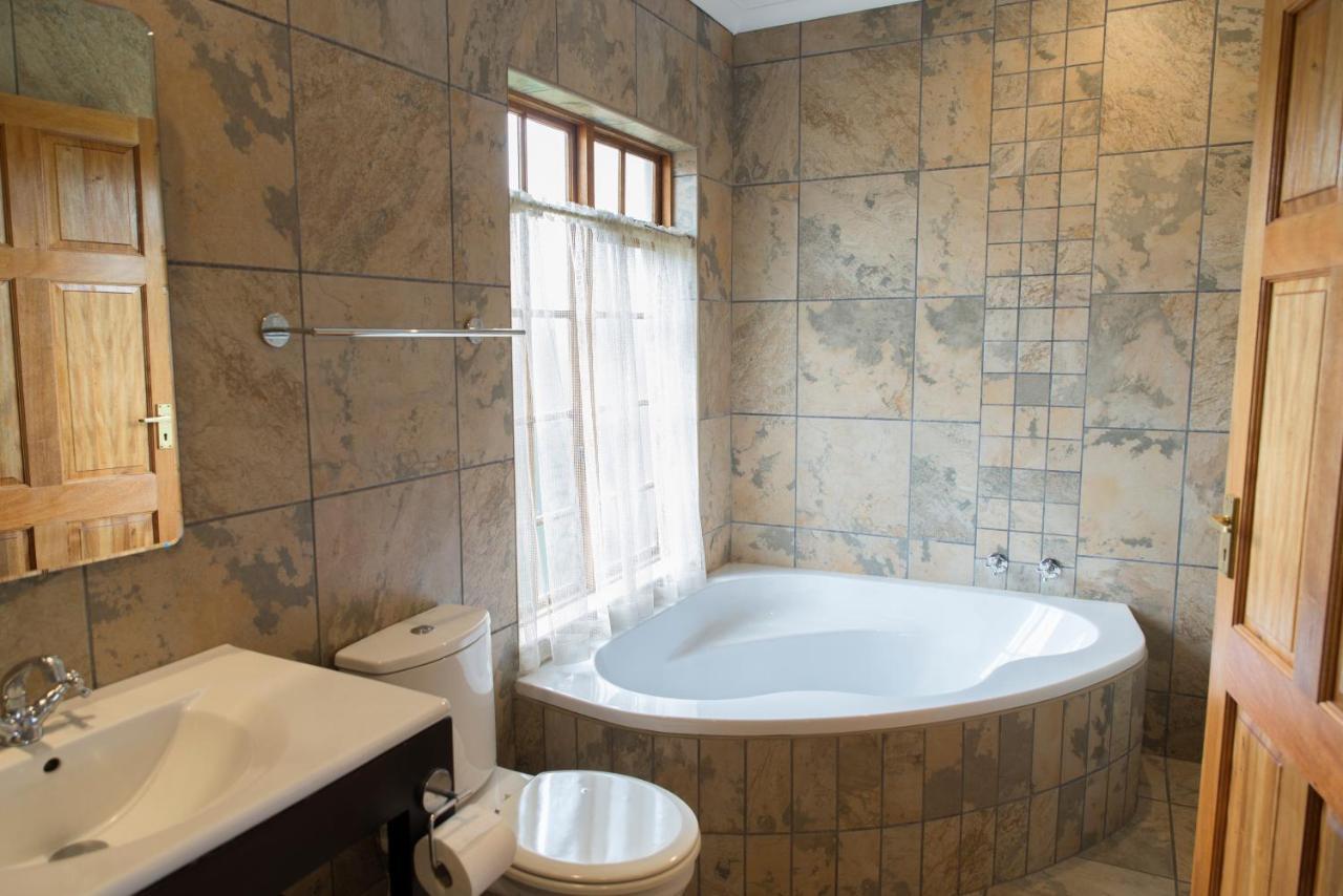 Ruth Avenue Guest House Эденвейл Экстерьер фото