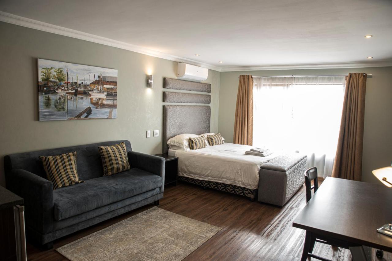 Ruth Avenue Guest House Эденвейл Экстерьер фото