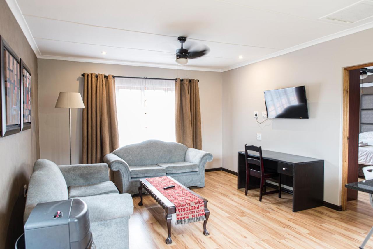 Ruth Avenue Guest House Эденвейл Экстерьер фото