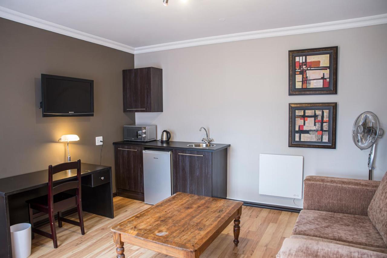 Ruth Avenue Guest House Эденвейл Экстерьер фото