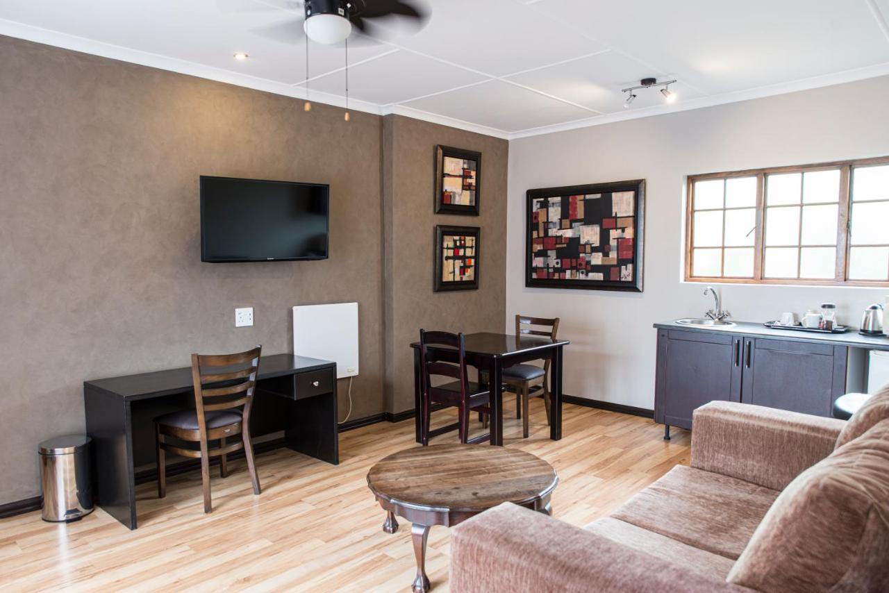 Ruth Avenue Guest House Эденвейл Экстерьер фото